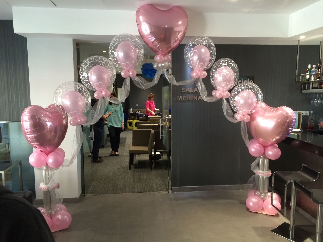 Imagen de Arco de Helio Descripcion: Arco de globos con helio y corazones
