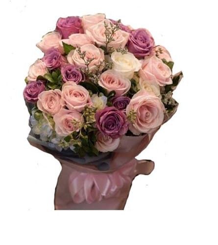 Imagen de Perdoname Descripcion: Ramo 18 rosas colores claros envueltas con moño, papel y dedicatoria
