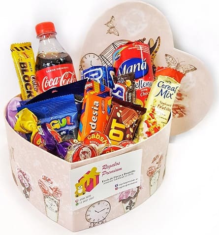 Imagen de Golosa Descripcion: Caja de corazon golosinas para sorprender a esa persona especial
