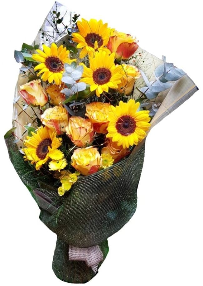 Imagen de Momentos Compartidos Descripcion: Ramo 5 girasoles con 12 rosas amarillas

 