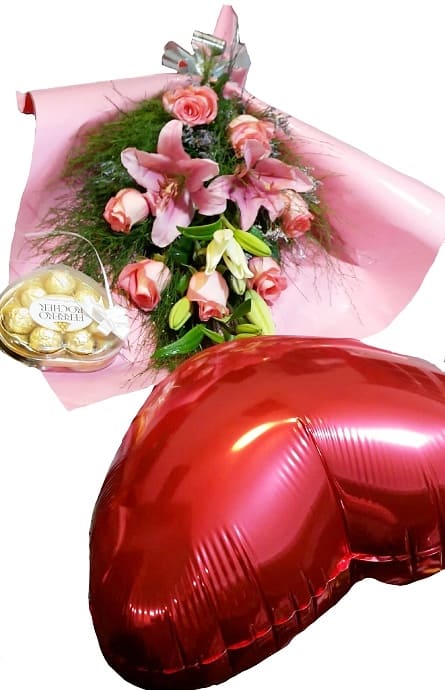 Imagen de Dulce amor Descripcion: Fantástico ramo de 7 rosas tonos rosados, lilium, caja de bombones de 8 unidades y globo metalizado.