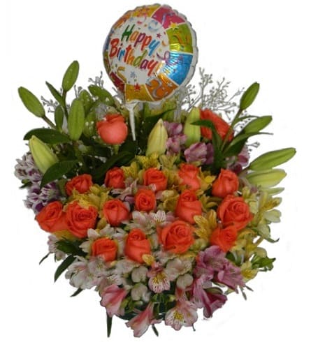 Imagen de Felices  18 Descripcion: El regalo perfecto para este cumpleaños con 18 rosas en canasta o base de vidrio liliums astromelias y globo con helio grande