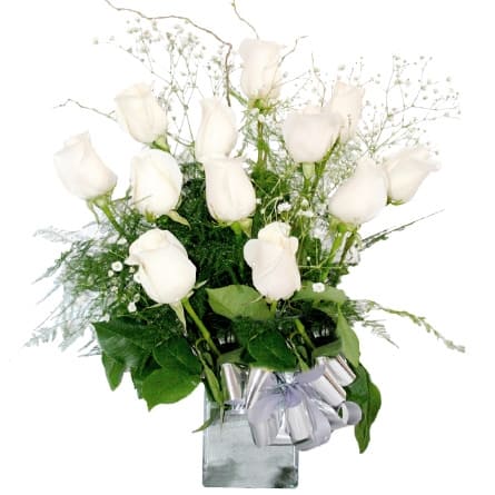 Imagen de Por amor Descripcion: Arreglo con 12 rosas color a elección y florero de vidrio