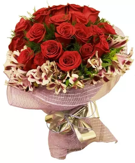 Imagen de Inspiración Descripcion: Ramo premium con 24 rosas importadas, astromelias en papel tela brillos importado