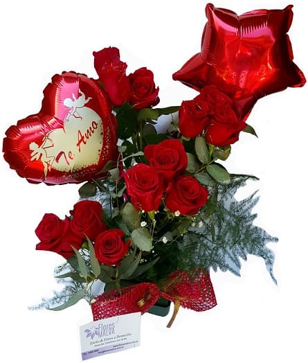 Imagen de Romance único Descripcion: Arreglo base de plastico con 12 rosas y globos todo para expresar tu amor 
